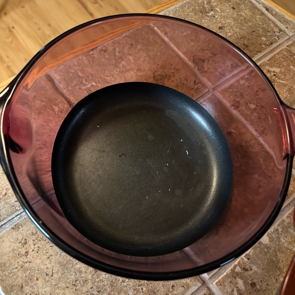 Corning Visions 2.5 qt Saucepan • Cranberry - Picture 4 of 6
